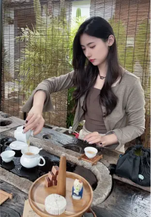 上海城隍庙小吃寻味记：一碗蟹粉小笼里的千年烟火气 🦀